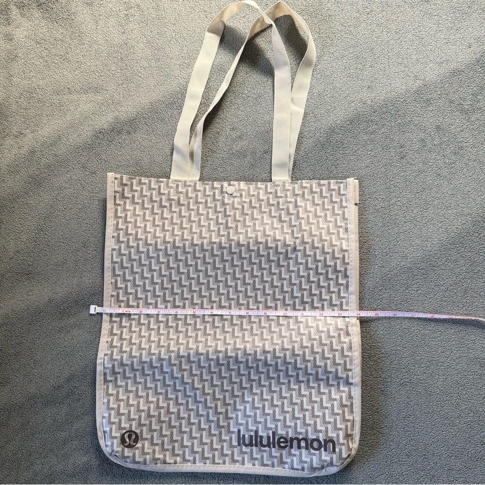 Lululemon Reusable Bag (Large) - Picture 4 of 5
